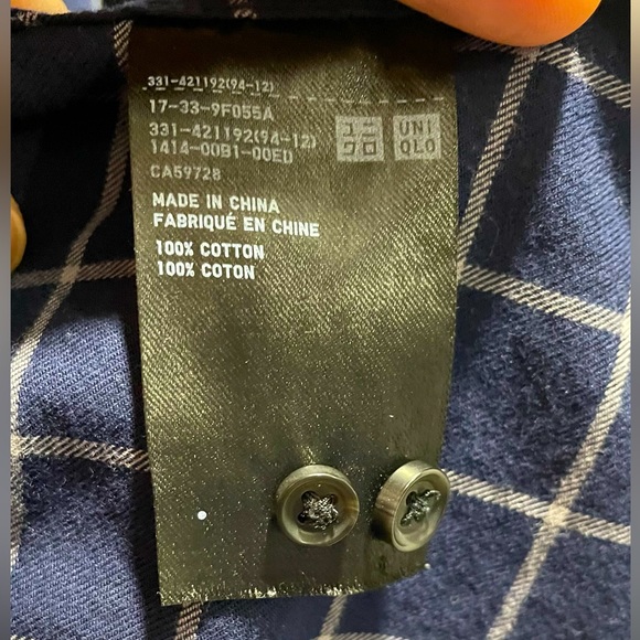 Uniqlo button up long sleeves shirt, with minimal flannel pattern. - Picture 4 of 4